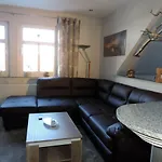 Am Burgberg شقة